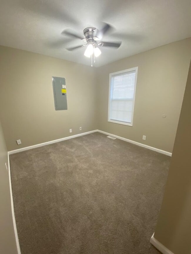 Building Photo - Charming 3 Bedroom Ranch Style Home