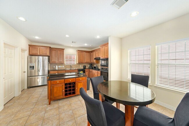 Building Photo - 7143 Laguna Villas