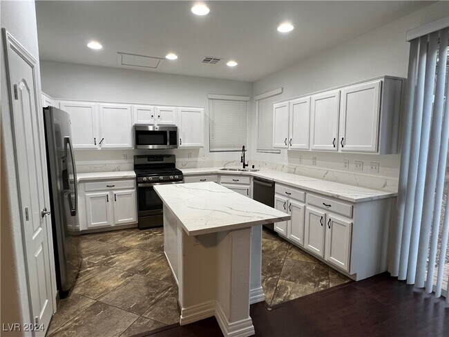 Building Photo - 9136 Wine Cellar Ave