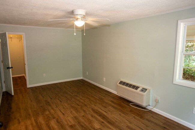 Building Photo - 230 Habersham Way