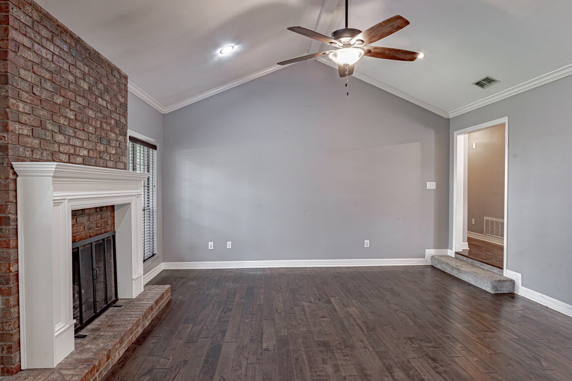 Building Photo - 10926 Mosswood Dr