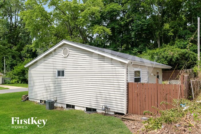Building Photo - 2585 Teakwood Manor Dr