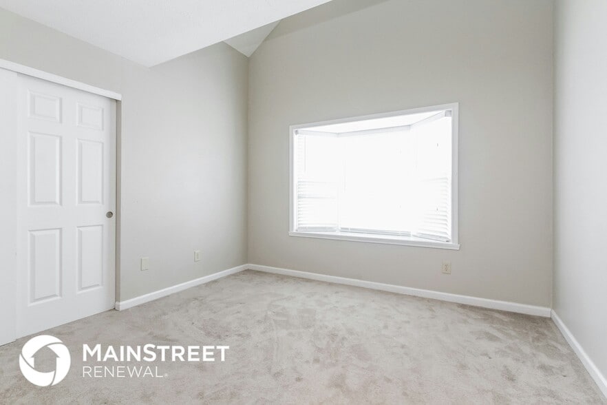 Building Photo - 2037 Lohr Dr