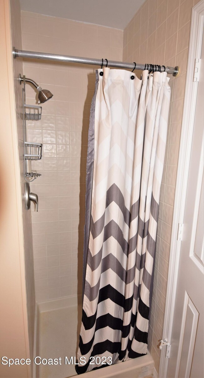 Building Photo - 1000 Ocean Park Ln