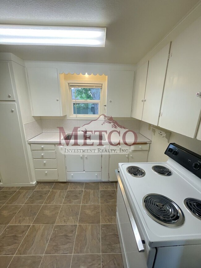 Building Photo - 52/54 S 17th Pl.