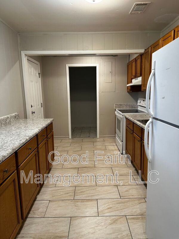 Building Photo - 1813 Alder Dr
