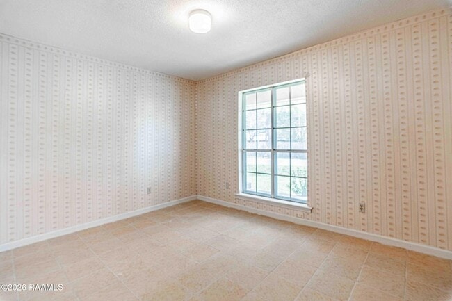 Building Photo - 222 Winsor Dr