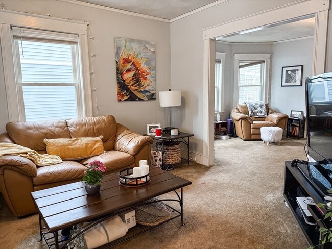 Building Photo - 10 Hunnewell Ave