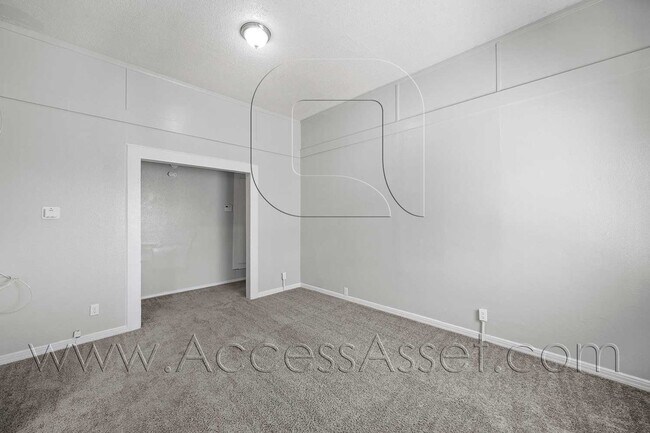 Building Photo - 307 W Sumner Ave