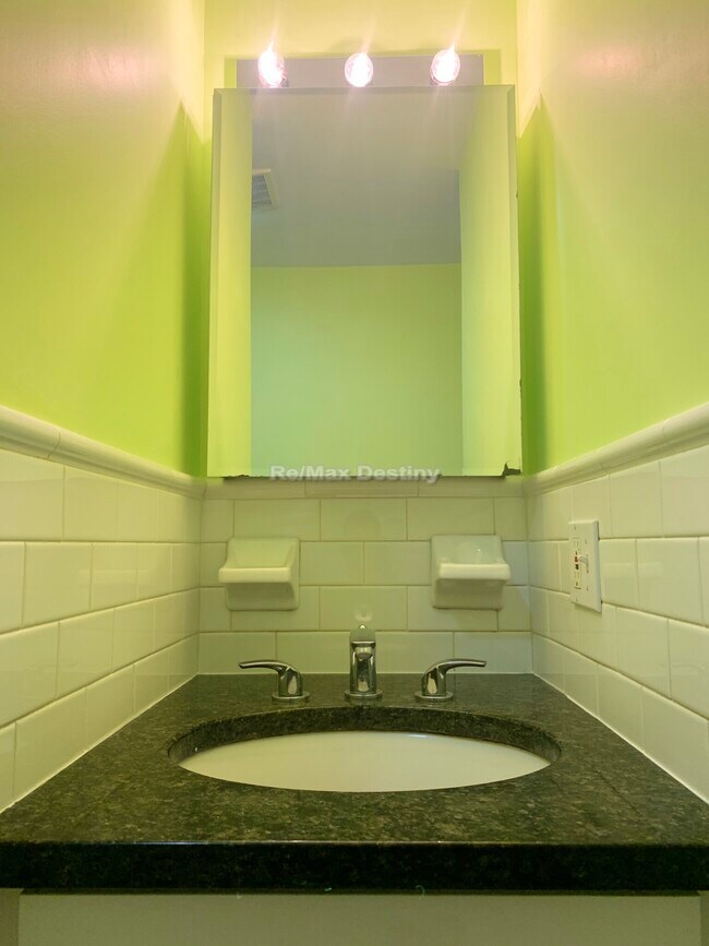 Building Photo - 105 Eutaw St