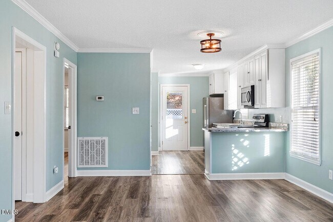 Building Photo - 2306 Stafford Ave