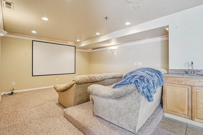 Building Photo - 340 W Wrathall Ln