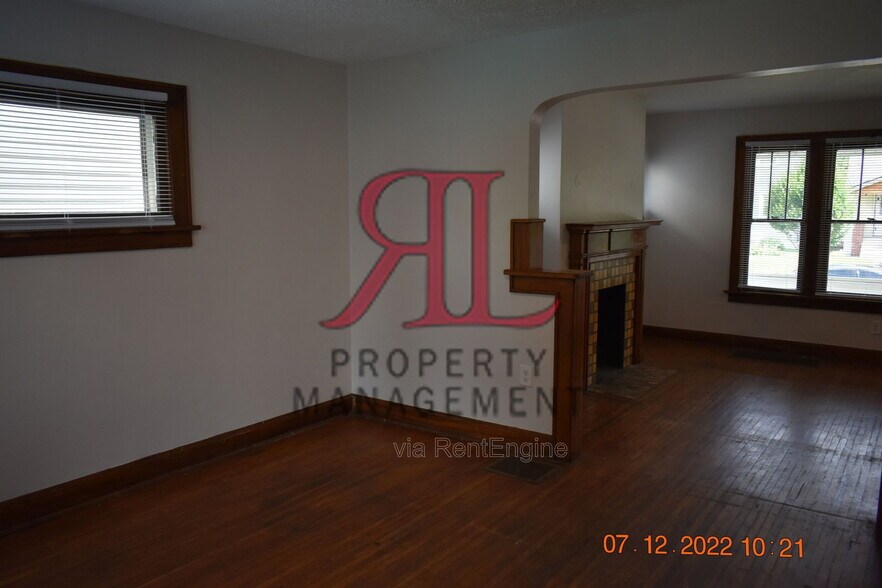 Building Photo - 765 E Deshler Ave