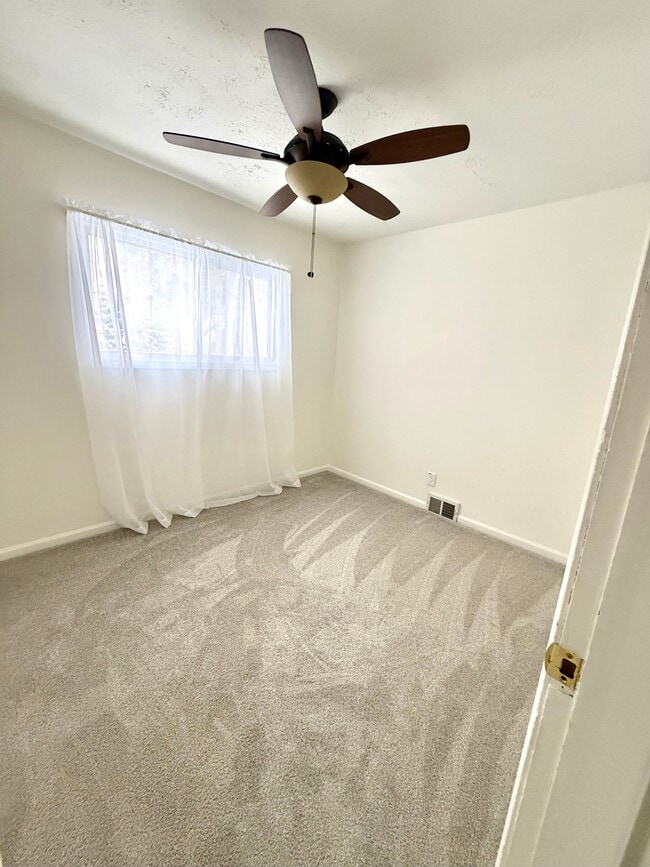 Building Photo - 18288 Deering St