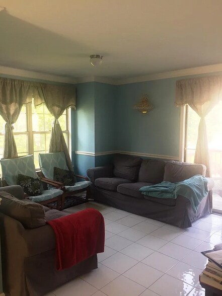 Family or formal dinning room - 137 Salem Rd