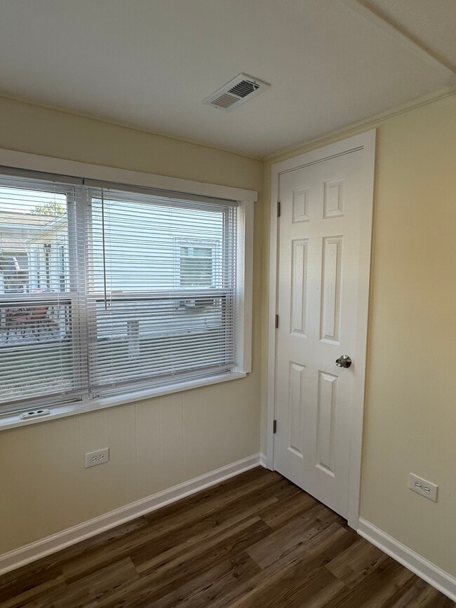 Building Photo - 220 Morton Rd