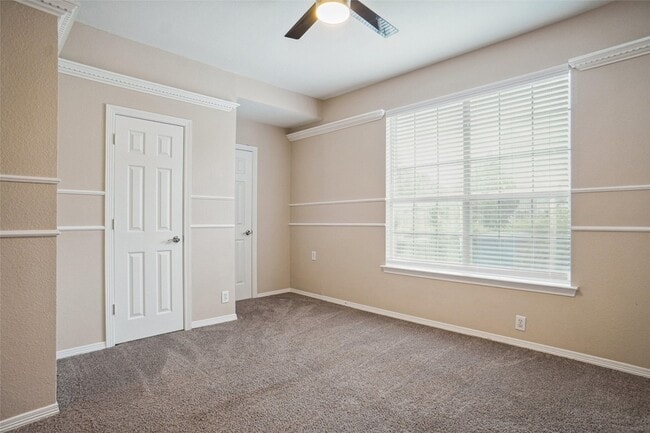 Building Photo - 1421 Savoy Ct