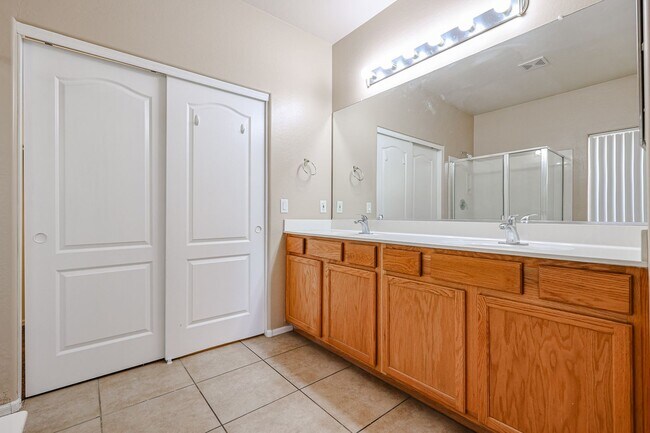 Building Photo - Great Litchfield Park Neignborhood!