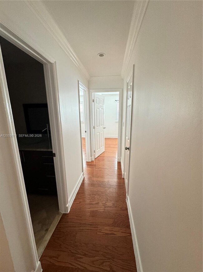 Building Photo - 3920 Woodside Dr