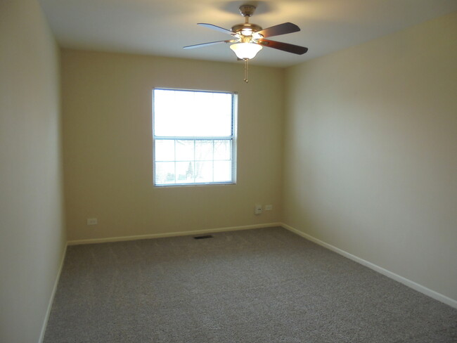 Building Photo - 302 Teak Ln