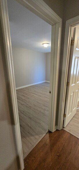Building Photo - 2025A Stoneycreek Dr
