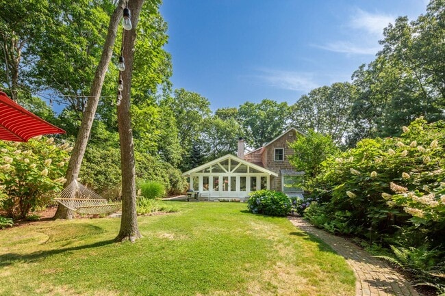 Building Photo - 1137 Springs Fireplace Rd