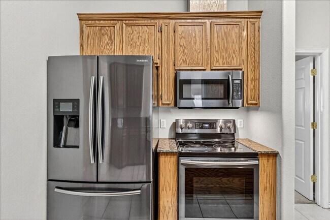 Building Photo - 6325 Oso Pkwy