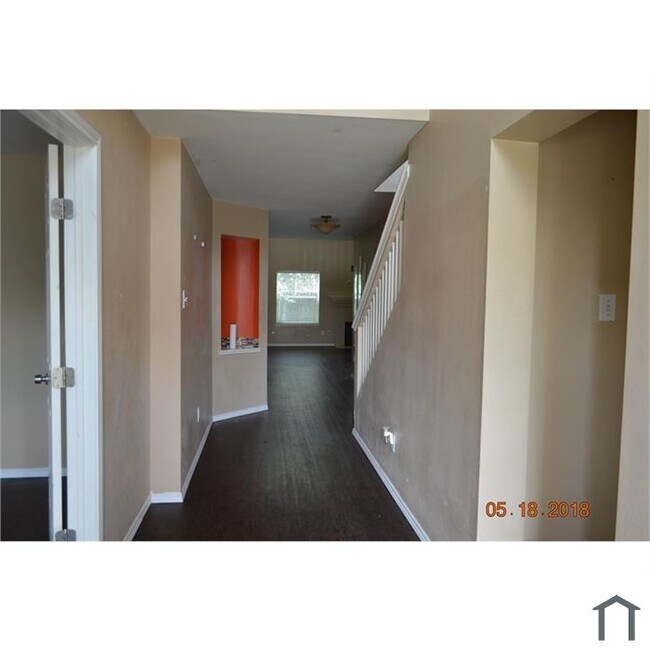 Building Photo - 815 Hillock Bluff Cir