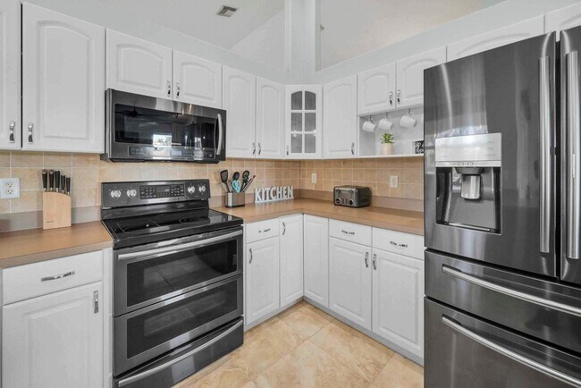 Building Photo - 5464 NW Milner Dr