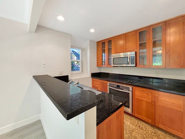 Building Photo - SD: Bright 2BD/2BA Ground-Floor Condo in La Jolla with Covered Patio, Pool & Reserved Parking