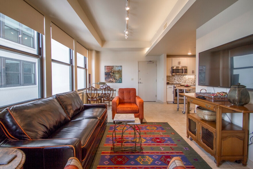 Building Photo - 221 W 2nd St