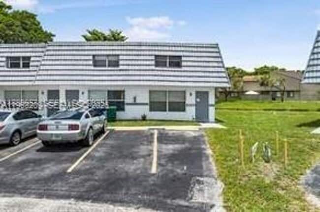 Building Photo - 2021 NW 59th Terrace