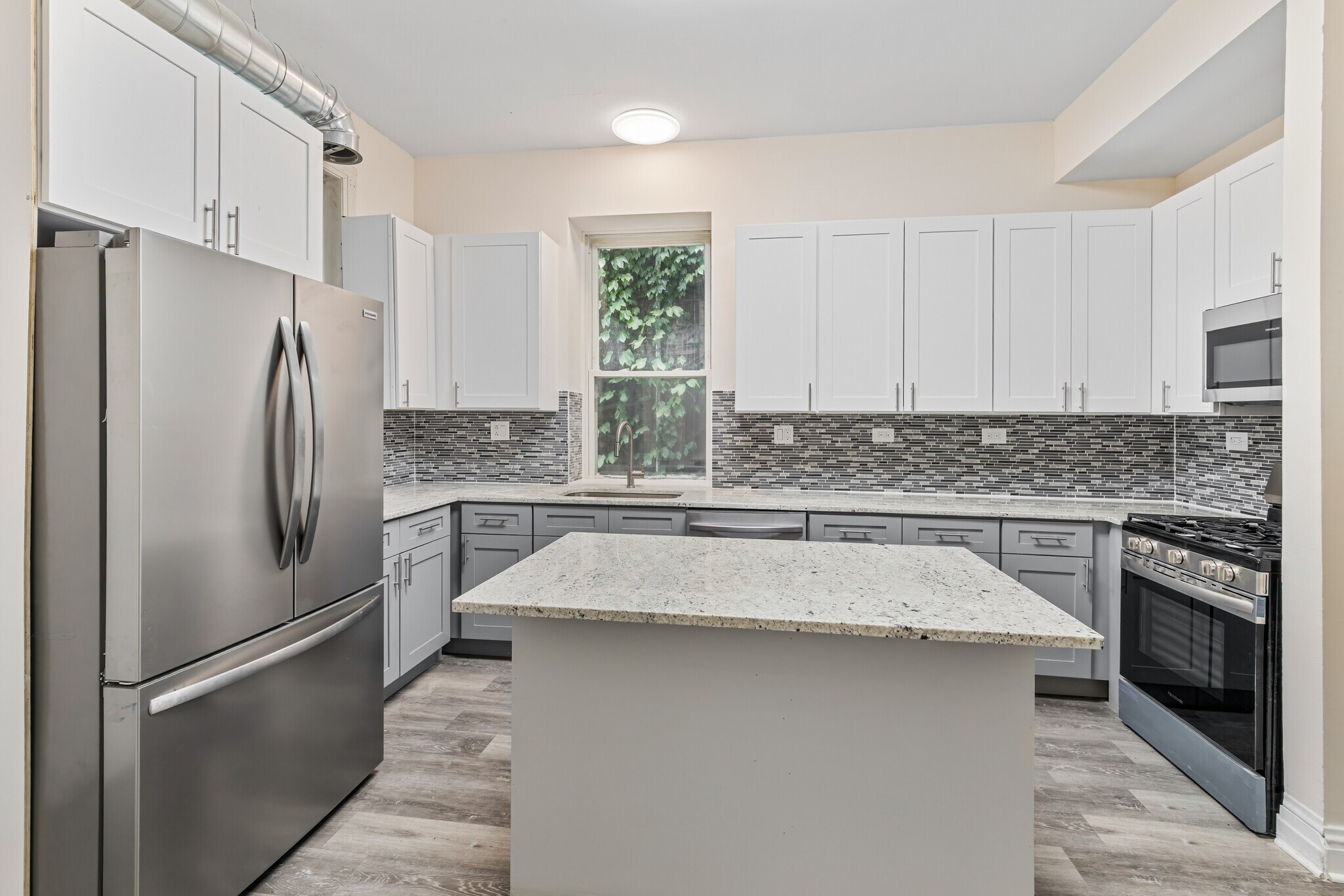 Building Photo - 1346 N Maplewood Ave