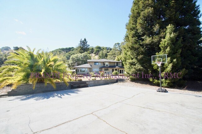 Building Photo - Spacious Glenwood Oasis with Acre of Land!