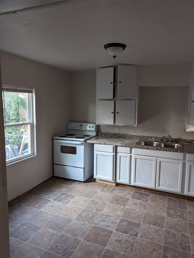 Building Photo - 4 SE 27th St