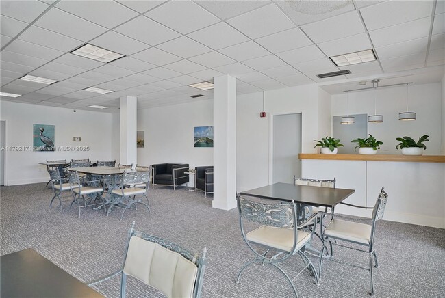 Building Photo - 9381 E Bay Harbor Dr