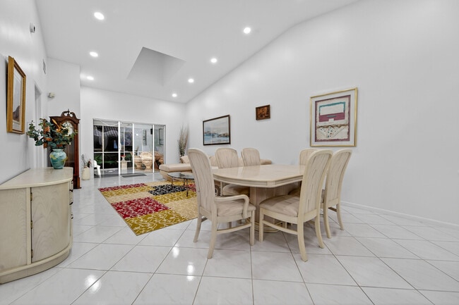 Building Photo - 6147 Waldwick Cir