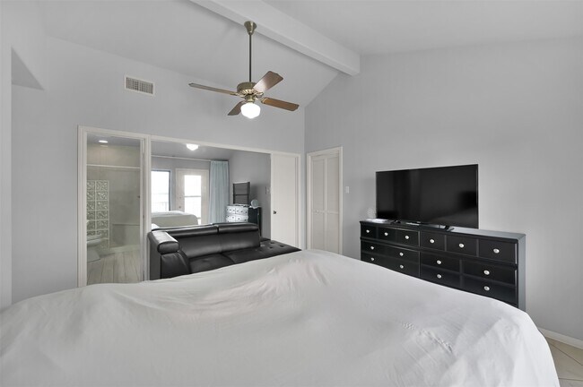 Building Photo - 35 Lakeview Village
