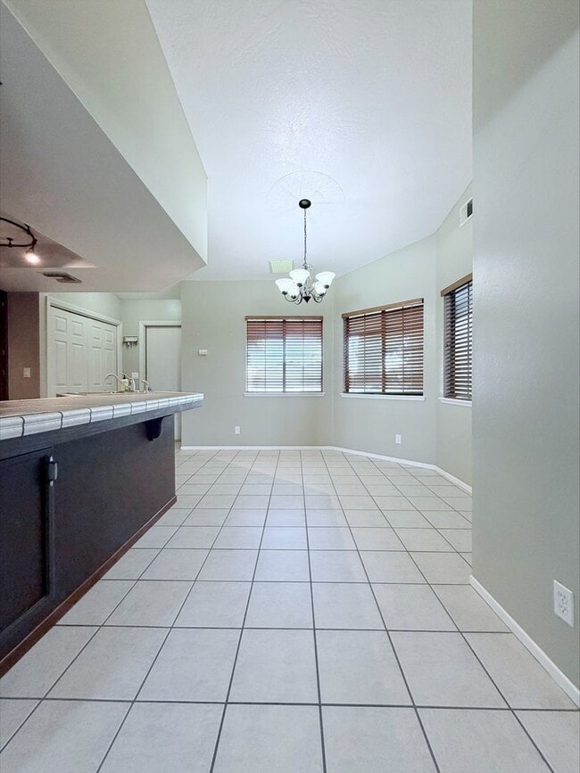 Building Photo - Charming Single Family Home With Pool