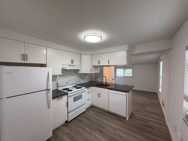 Building Photo - Spacious 3BR + Loft | 2.5BA | Large Yard |...