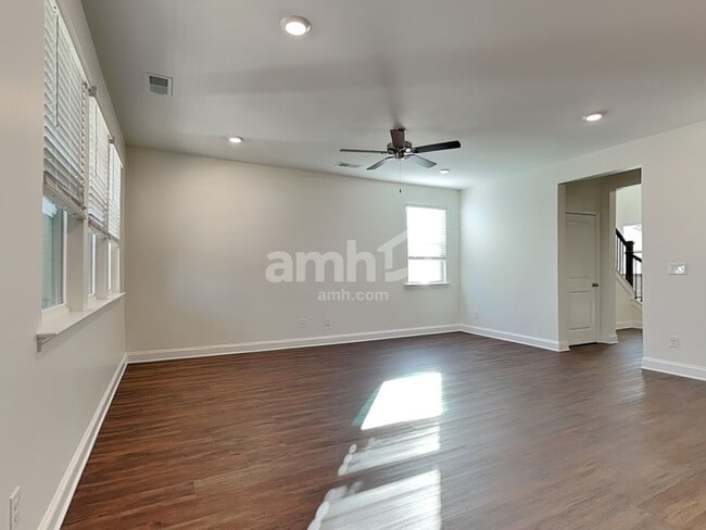 Building Photo - 623 Rivermist Dr