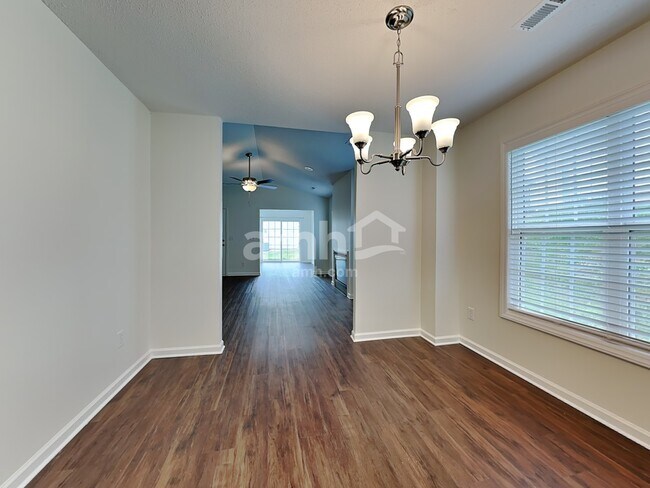 Building Photo - 5715 Regent Village Dr