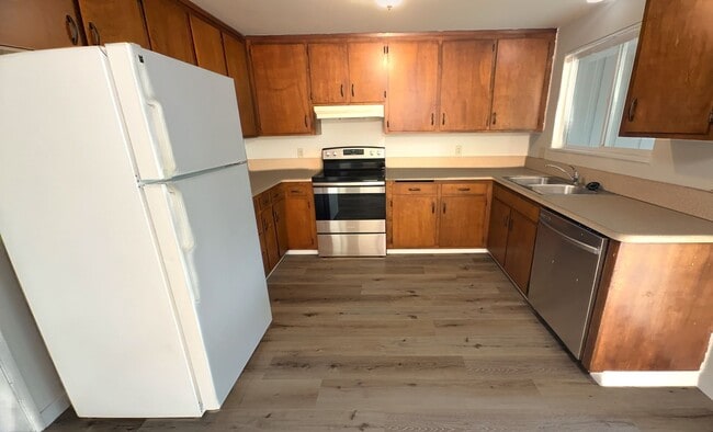 Building Photo - 160 Tanglewood Dr