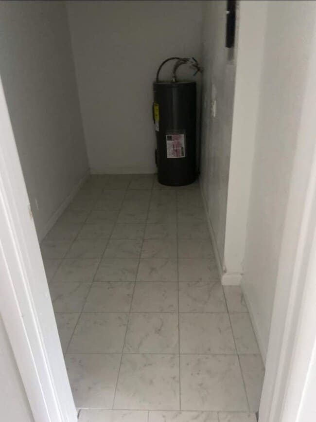 Building Photo - 4731 N Pine Hills Rd