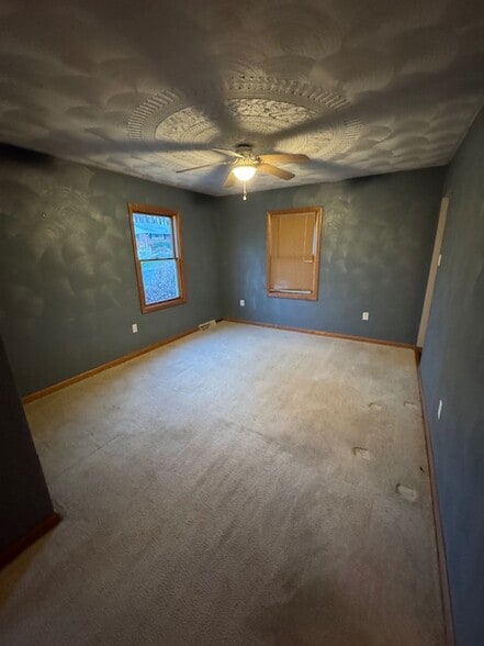 Dining - 537 Hystone Ave