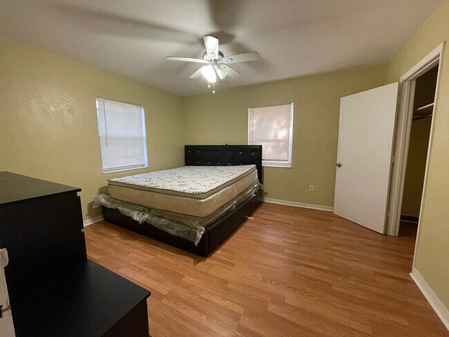 Building Photo - 1518 E Ellicott St