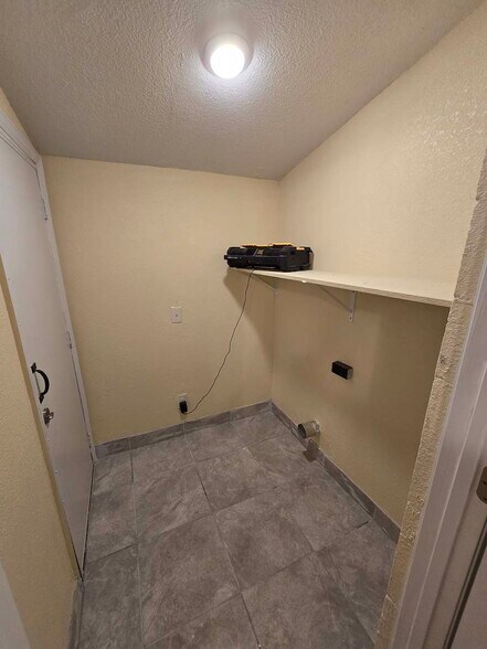 Building Photo - 7215 Bailey Ct
