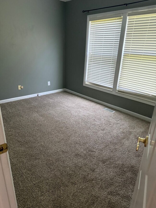 Building Photo - 4BR/3.5BA | Newly Renovated Single Family Home | Large Home is Desirable Pine Run!  Best of Mason
