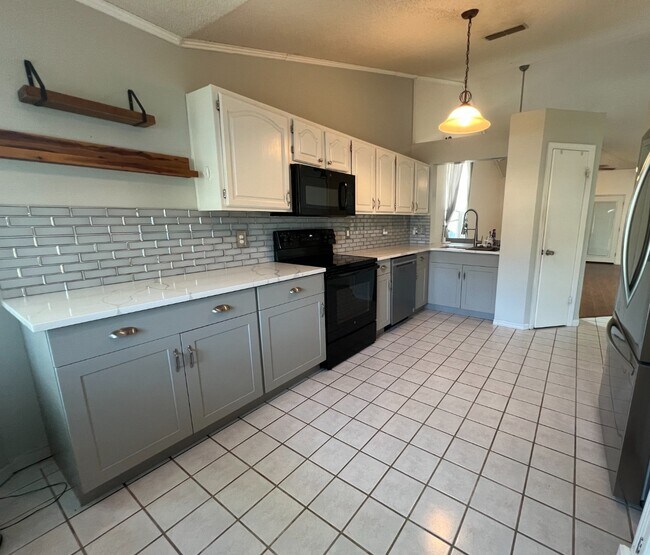 Building Photo - 6677 Ryan Chase Ct