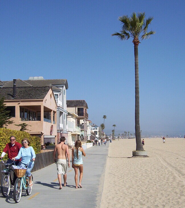 1 block to beach walk. - 1826 W Balboa Blvd